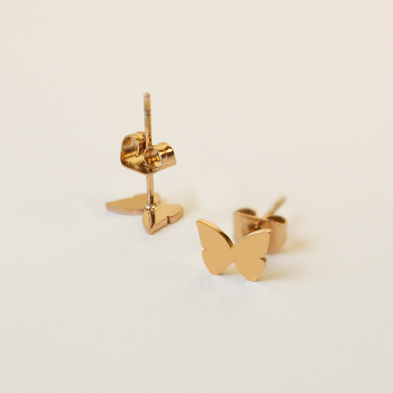 Ohrstecker WONDERFUL – Schmetterling, vergoldet